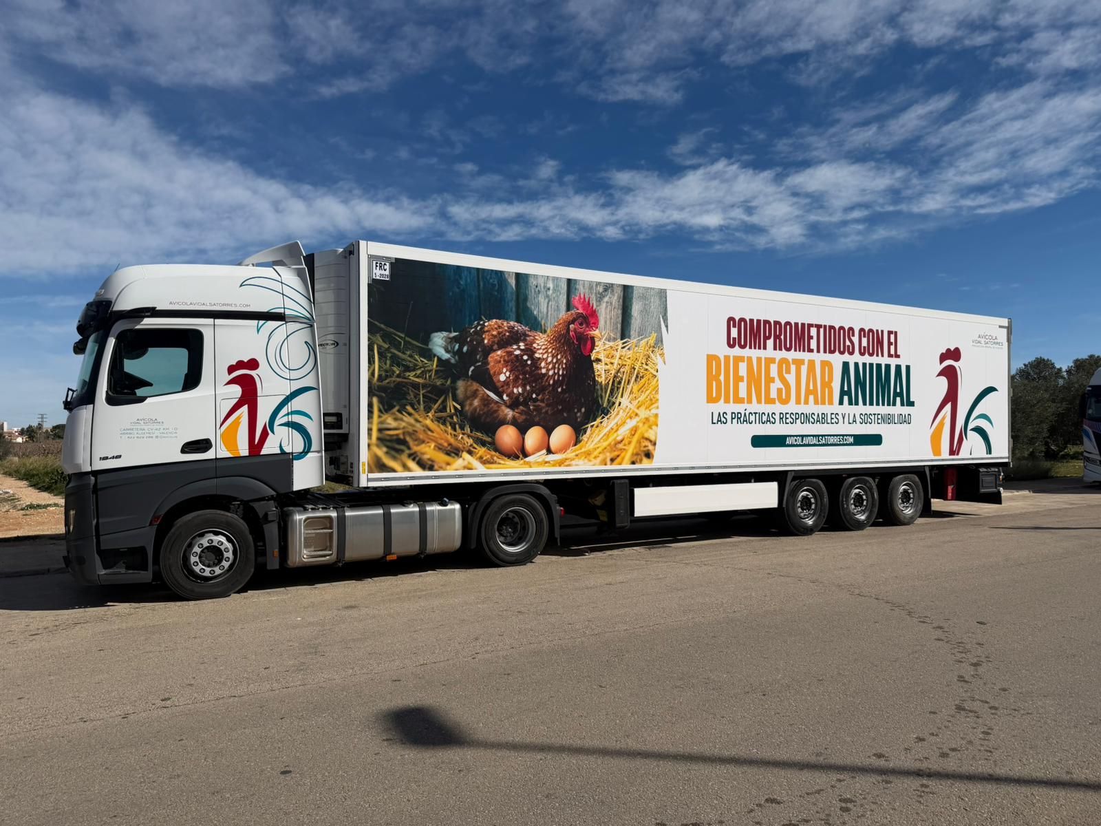 trailer avicola vidal satorres para llevar huevos frescos